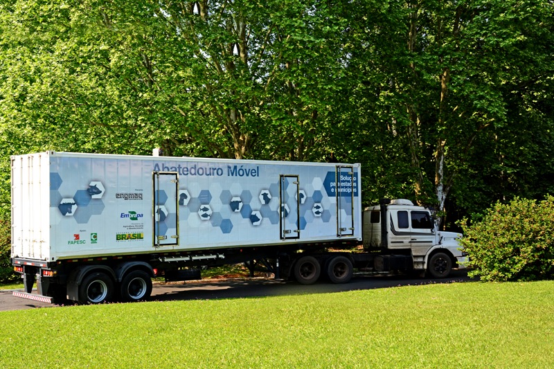 00-Abatedouro movel p suinos5-Embrapa Suinos Aves-Lucas Scherer-25-09-2015