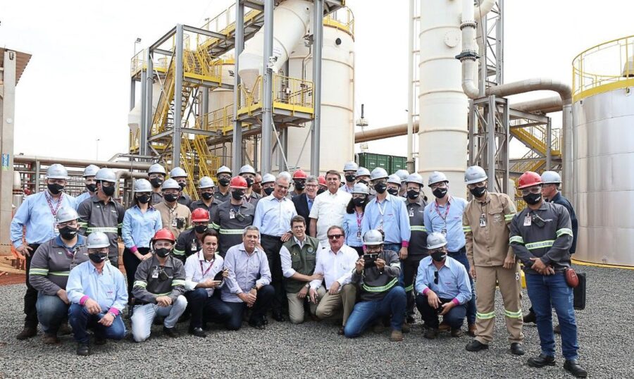 O presidente Jair Bolsonaro inaugura uma fábrica de biogás da empresa Raízen