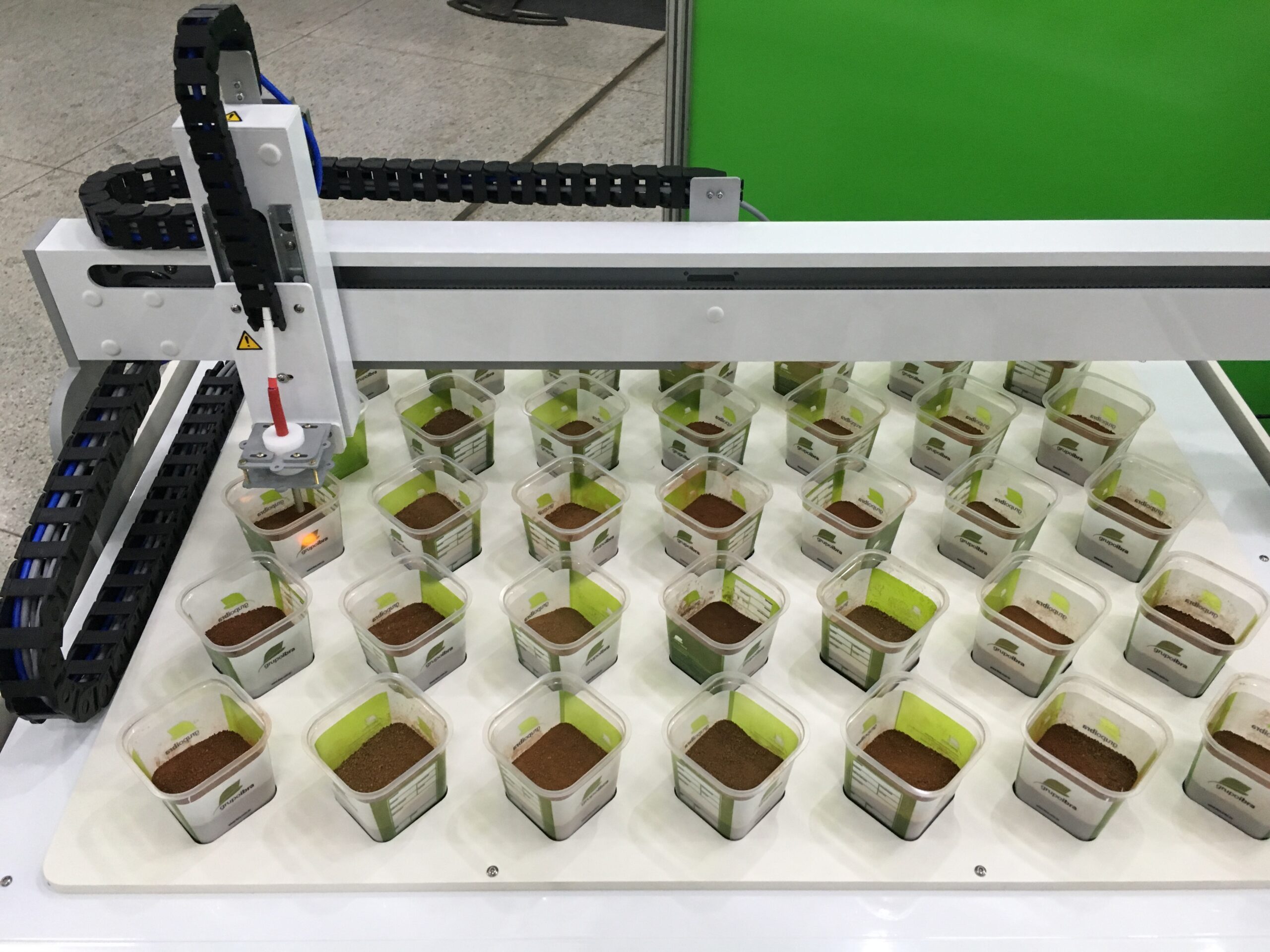 Analisando amostras de solo-Andre Marcelo de Souza-28-10-2016-Pub 717