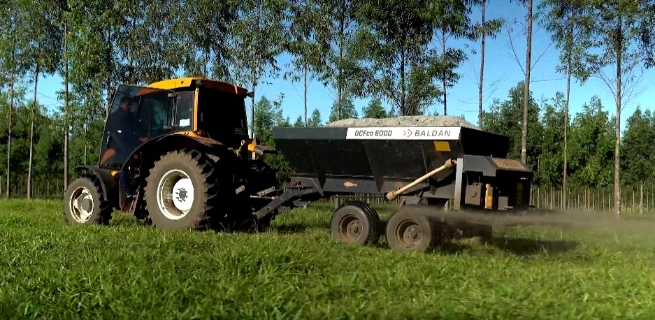 0 – FOTO ABRE -Aplicação de agrosilício Crédito Harsco Environmental – Copia (1)