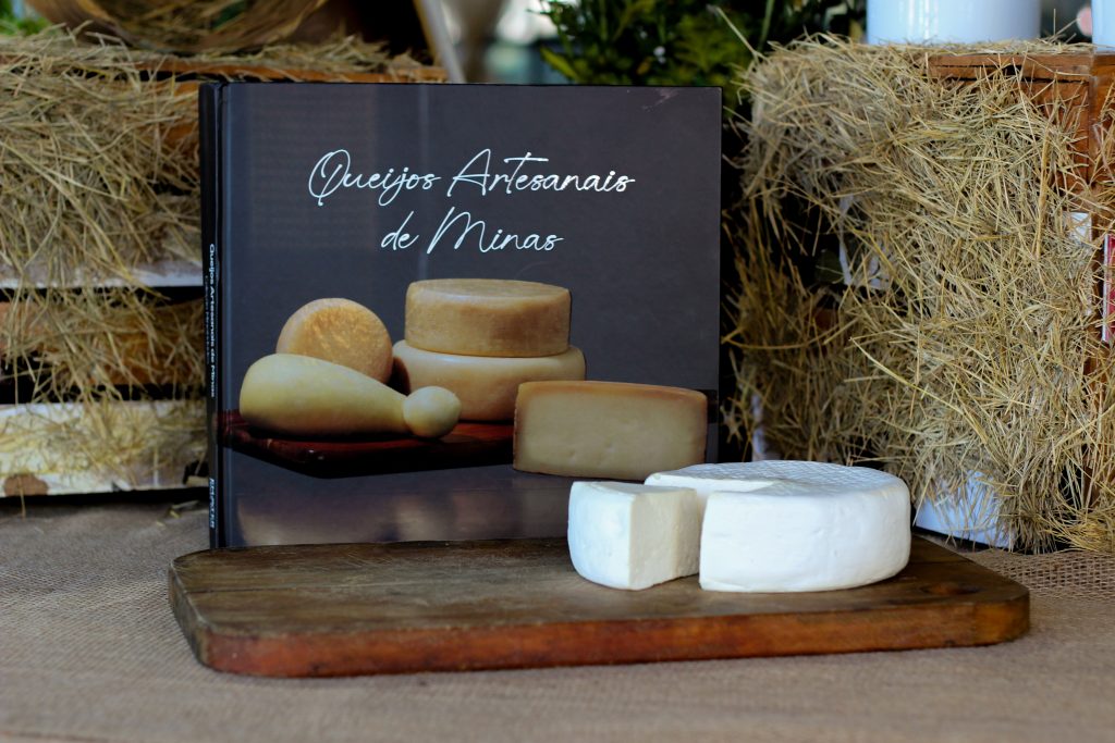 Emater-MG lança livro que revela as histórias por trás da produção dos queijos artesanais de Minas